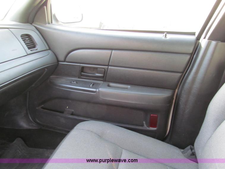 image for item E5878 2007 Ford Crown Victoria Police Interceptor