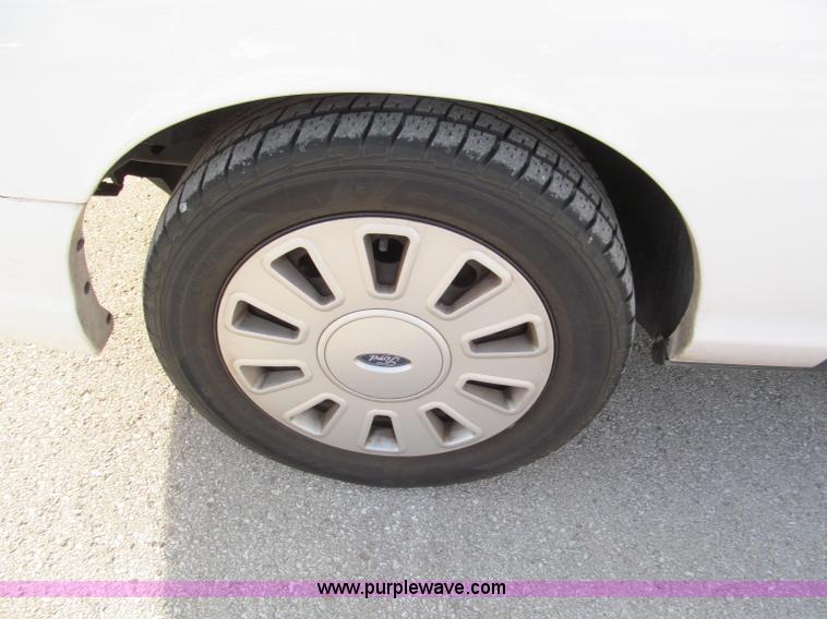 image for item E5878 2007 Ford Crown Victoria Police Interceptor