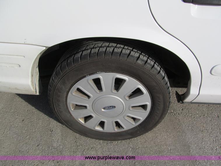 image for item E5878 2007 Ford Crown Victoria Police Interceptor