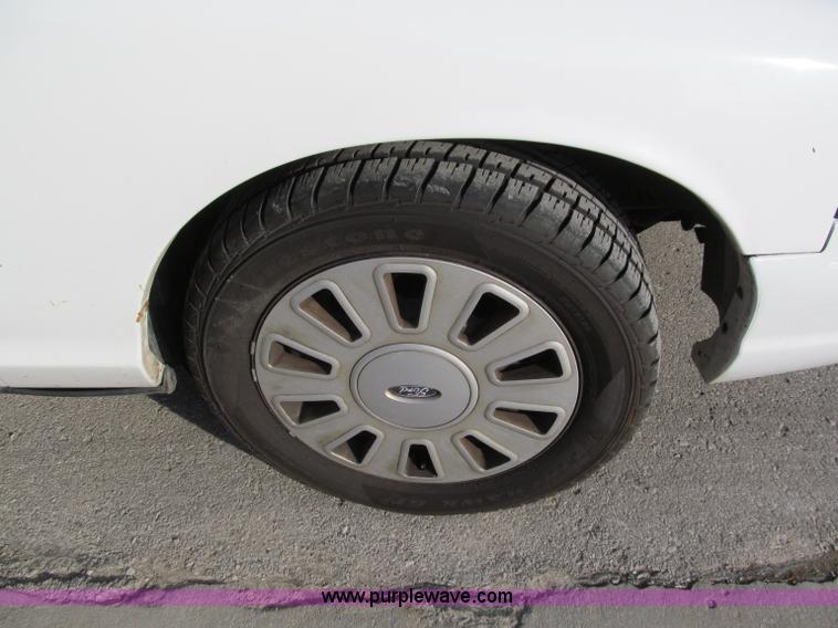 image for item E5878 2007 Ford Crown Victoria Police Interceptor