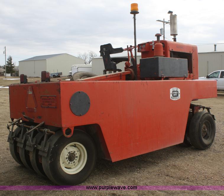 image for item F2998 1971 Ingram 9-2800 nine wheel pneumatic roller