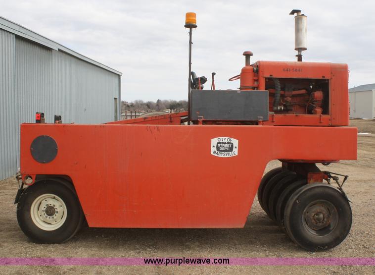 image for item F2998 1971 Ingram 9-2800 nine wheel pneumatic roller