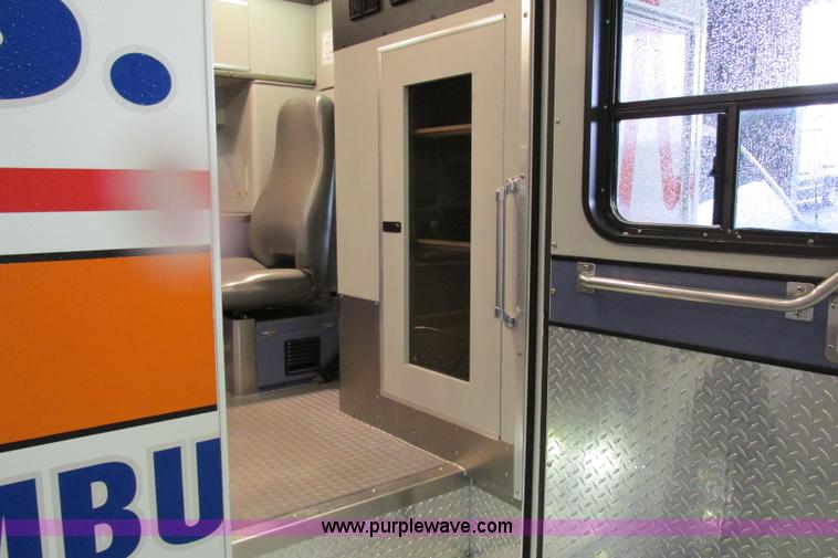 image for item F4704 2003 Ford F350 XL Super Duty ambulance