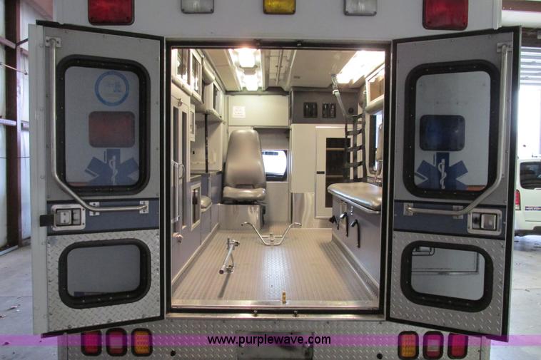 image for item F4704 2003 Ford F350 XL Super Duty ambulance