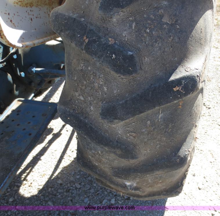 image for item F6591 Ford 3000 tractor