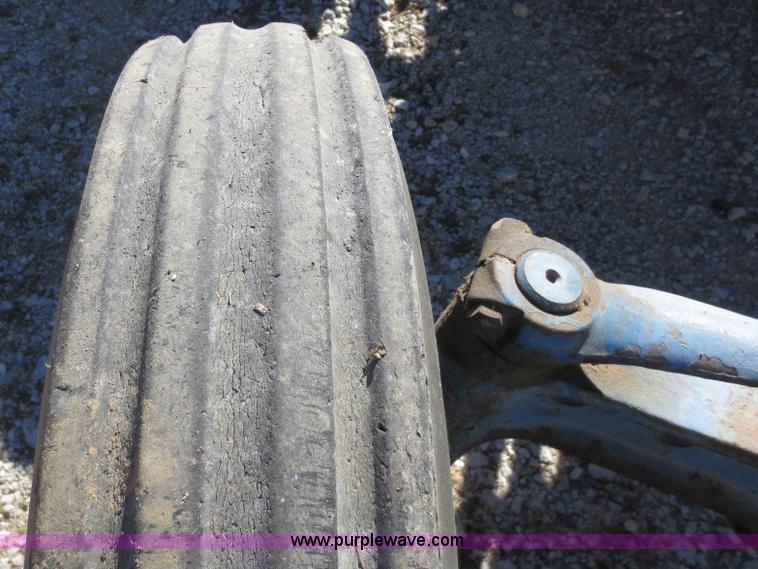 image for item F6591 Ford 3000 tractor