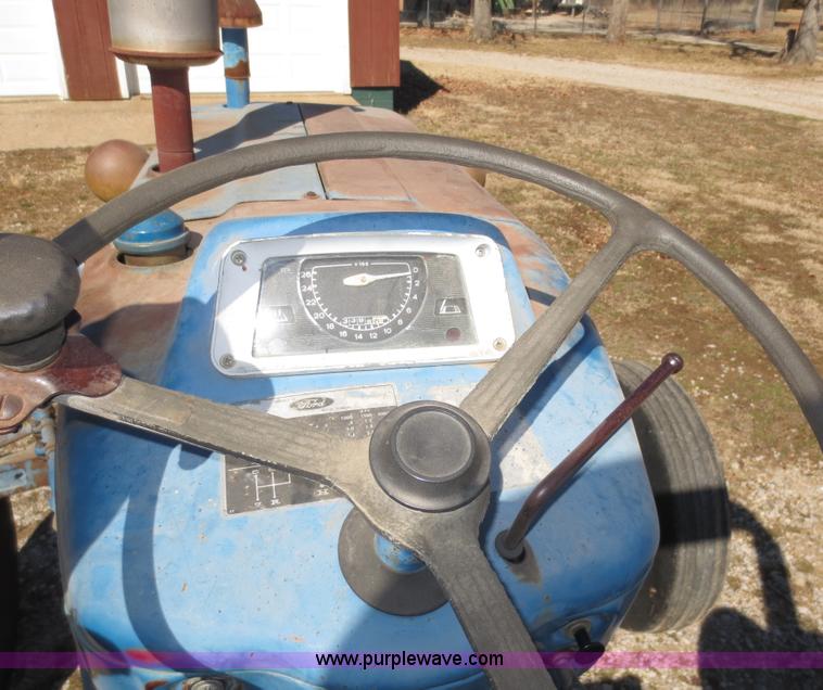image for item F6591 Ford 3000 tractor