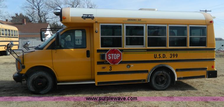 image for item G7678 2000 GMC school bus