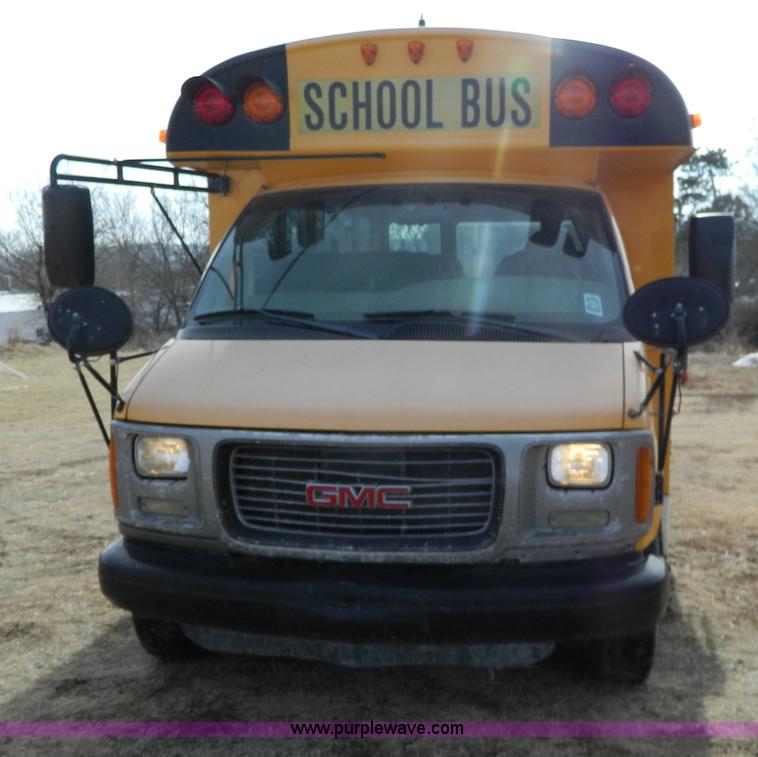 image for item G7678 2000 GMC school bus