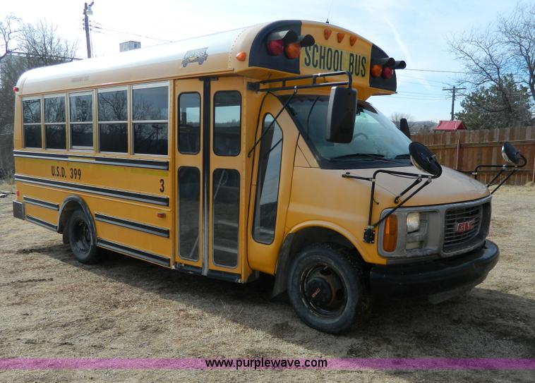 image for item G7678 2000 GMC school bus