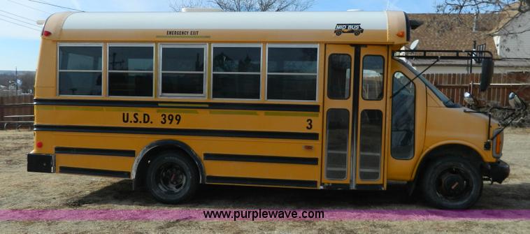 image for item G7678 2000 GMC school bus