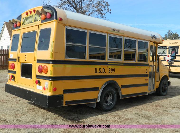 image for item G7678 2000 GMC school bus