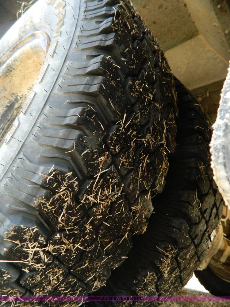 image for item G7678 2000 GMC school bus