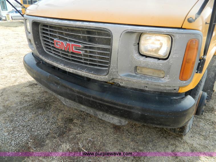 image for item G7678 2000 GMC school bus