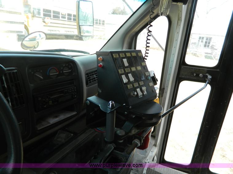 image for item G7678 2000 GMC school bus