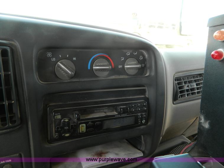 image for item G7678 2000 GMC school bus