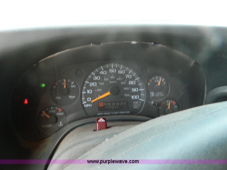 image for item G7678 2000 GMC school bus