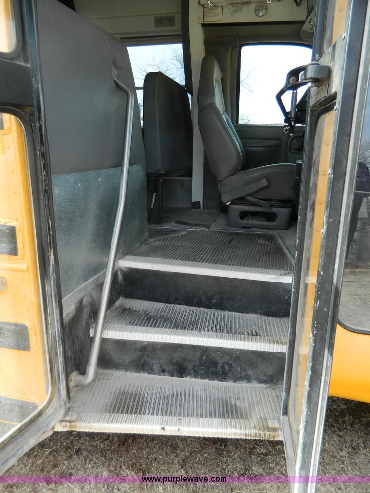 image for item G7678 2000 GMC school bus