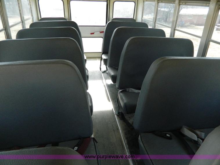 image for item G7678 2000 GMC school bus