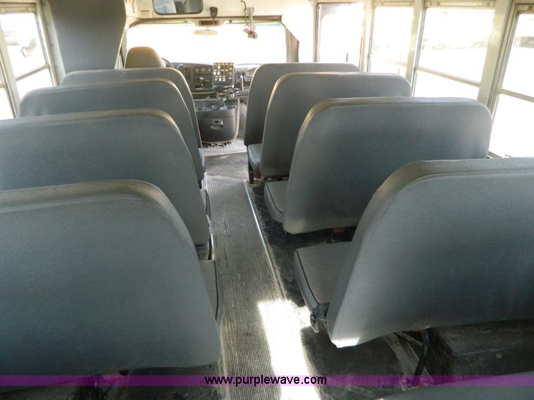 image for item G7678 2000 GMC school bus