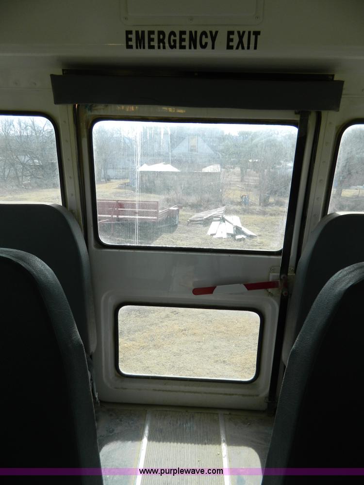 image for item G7678 2000 GMC school bus