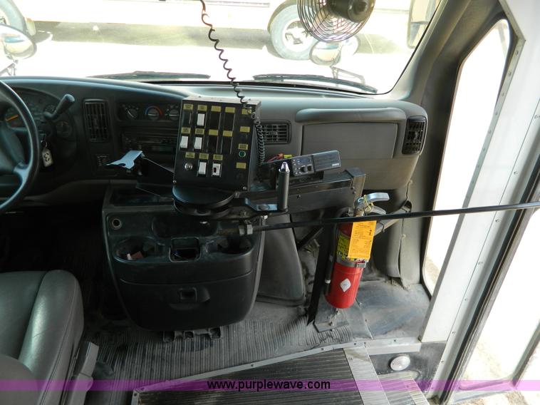 image for item G7678 2000 GMC school bus