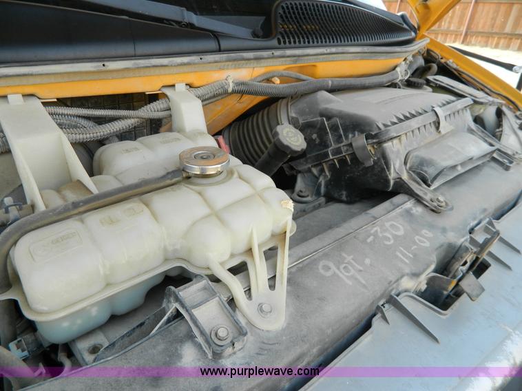 image for item G7678 2000 GMC school bus