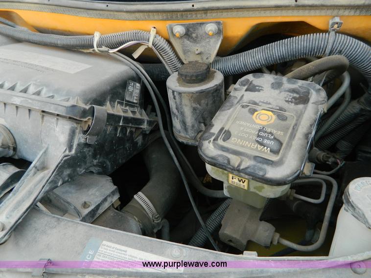 image for item G7678 2000 GMC school bus