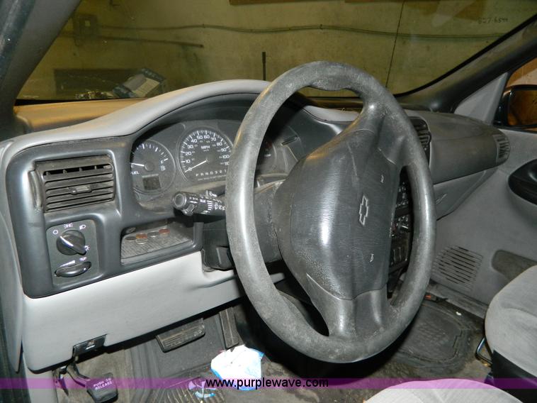 image for item G7681 2002 Chevrolet Venture van