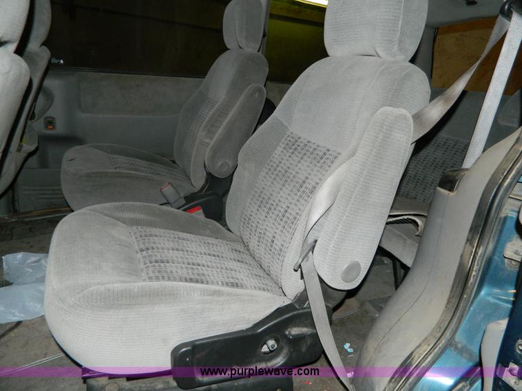 image for item G7681 2002 Chevrolet Venture van