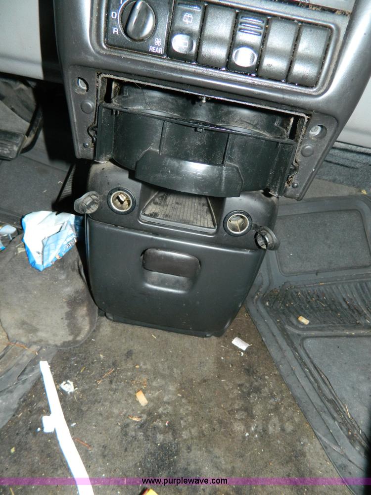 image for item G7681 2002 Chevrolet Venture van