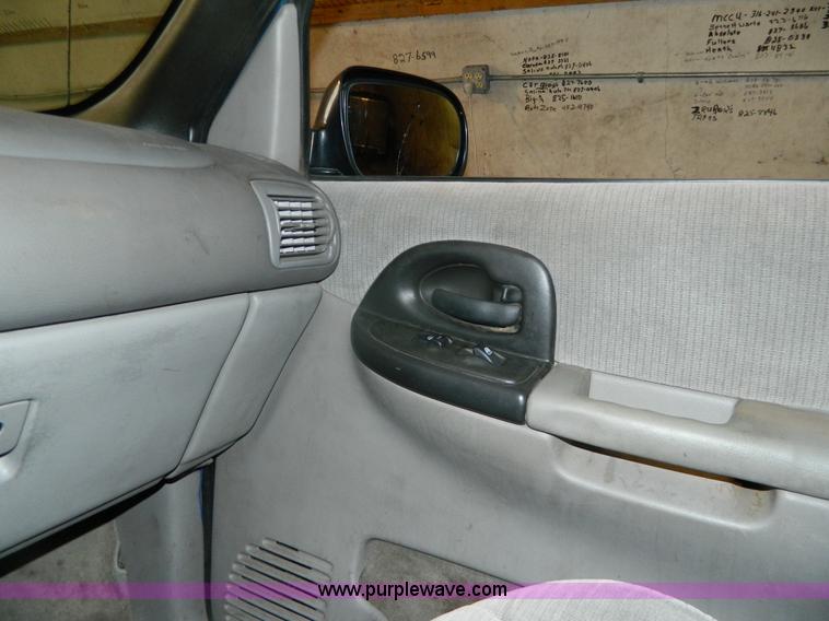 image for item G7681 2002 Chevrolet Venture van