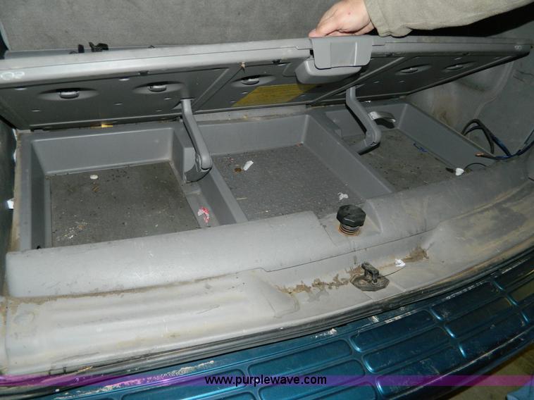 image for item G7681 2002 Chevrolet Venture van