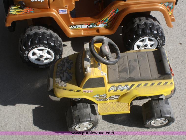 image for item S9909 (2) Jeep Power Wheels