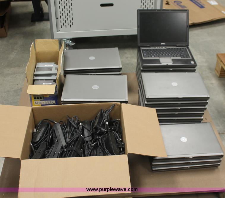 image for item V9017 (27) Dell Lattitude D630 laptop computers