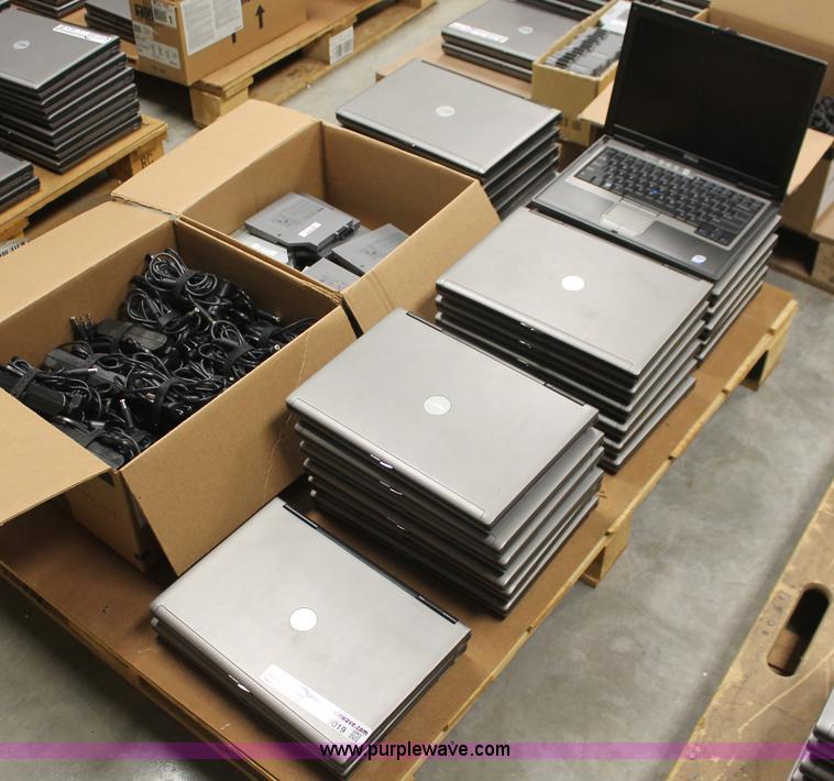 image for item V9019 (26) Dell Lattitude D630 laptop computers