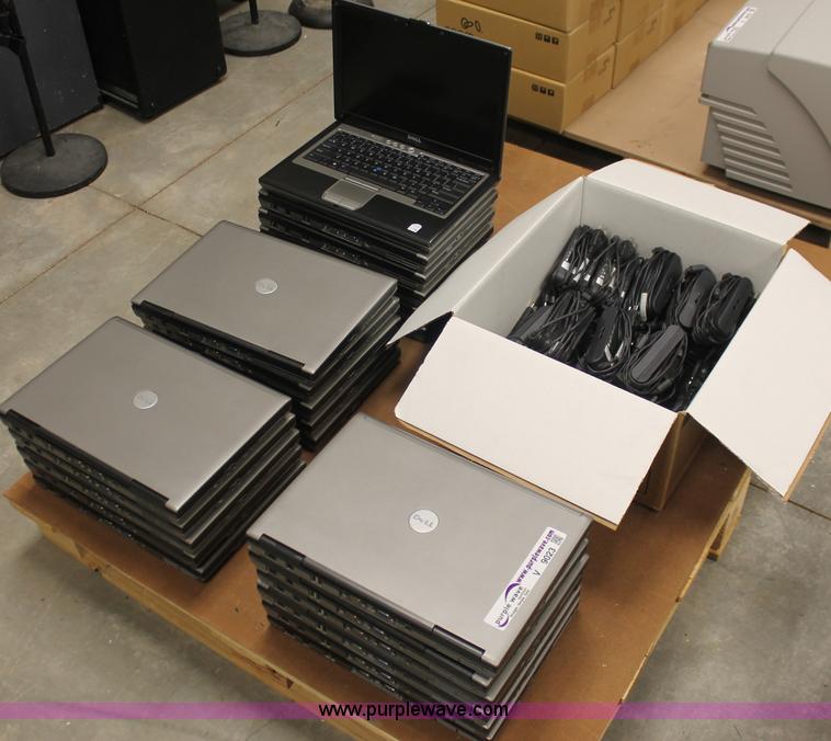 image for item V9023 (22) Dell Lattitude D620 laptop computers