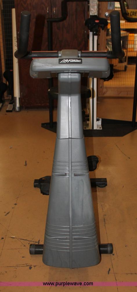 image for item V9129 Life Fitness Life Cycle 9500HR upright exercise bycicle