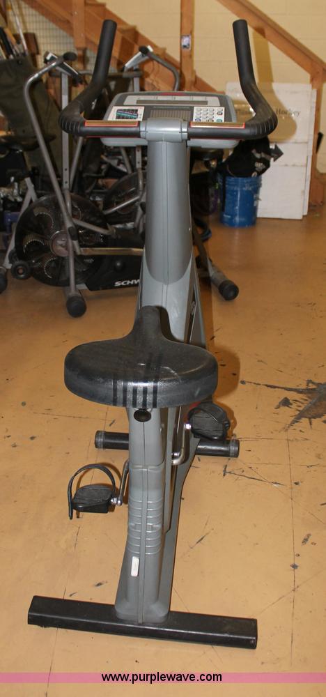 image for item V9129 Life Fitness Life Cycle 9500HR upright exercise bycicle