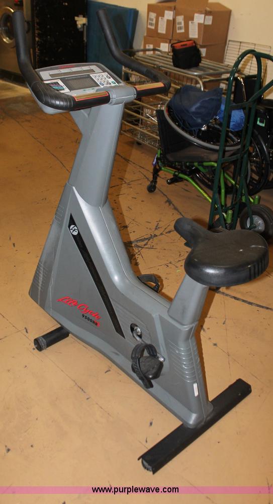 image for item V9129 Life Fitness Life Cycle 9500HR upright exercise bycicle