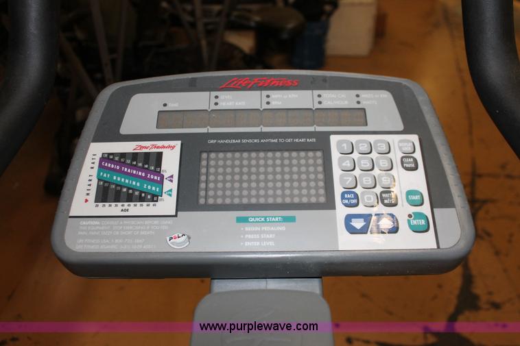 image for item V9129 Life Fitness Life Cycle 9500HR upright exercise bycicle