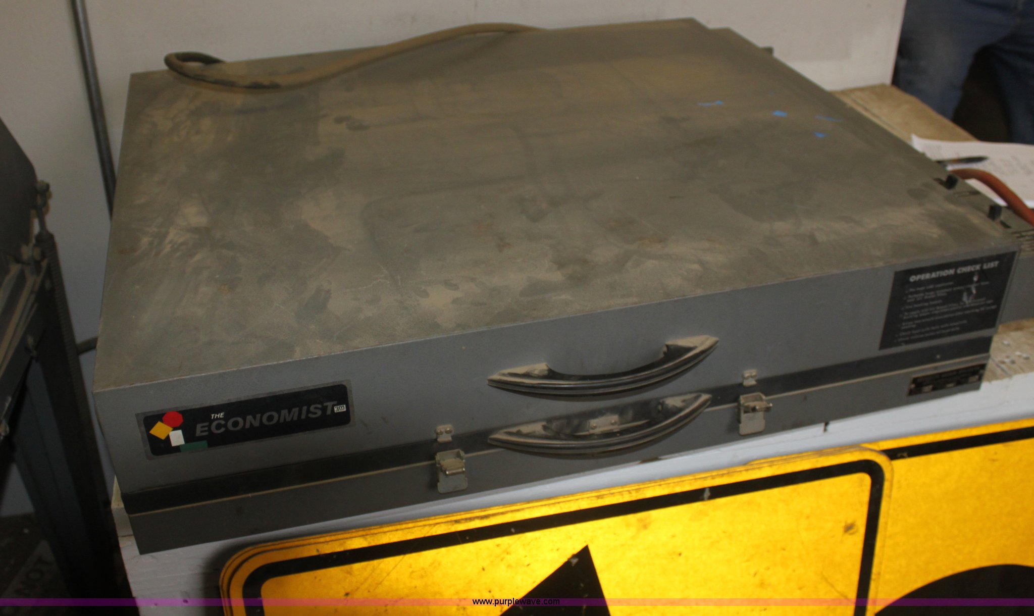 Heat lamp applicator in Wellington, KS Item AA9170 sold Purple Wave