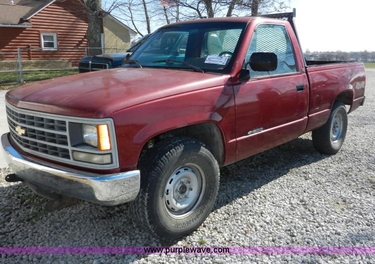 image for item A3918 1992 Chevrolet Cheyenne 1500 pickup truck