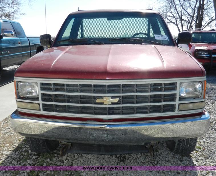 image for item A3918 1992 Chevrolet Cheyenne 1500 pickup truck