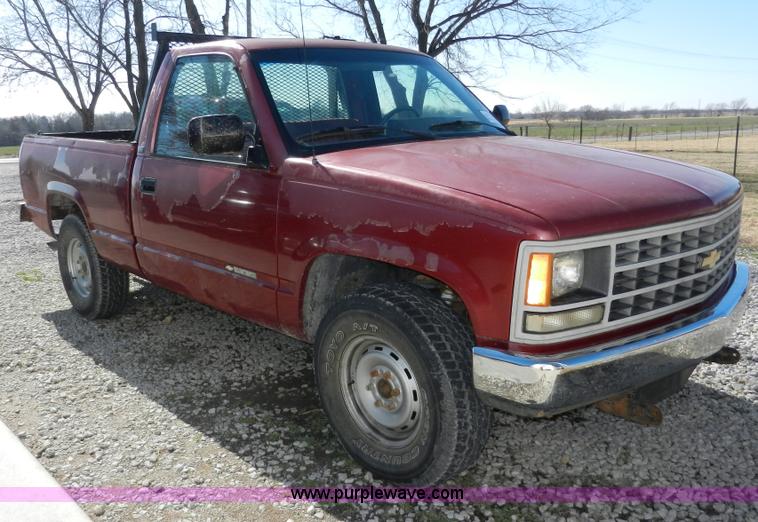 image for item A3918 1992 Chevrolet Cheyenne 1500 pickup truck