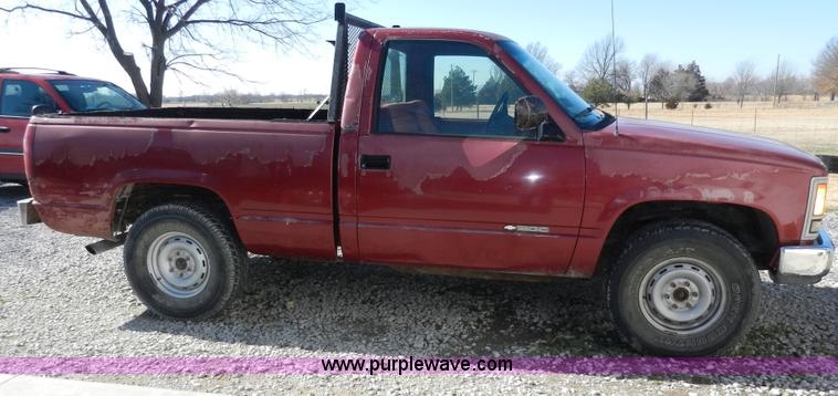 image for item A3918 1992 Chevrolet Cheyenne 1500 pickup truck