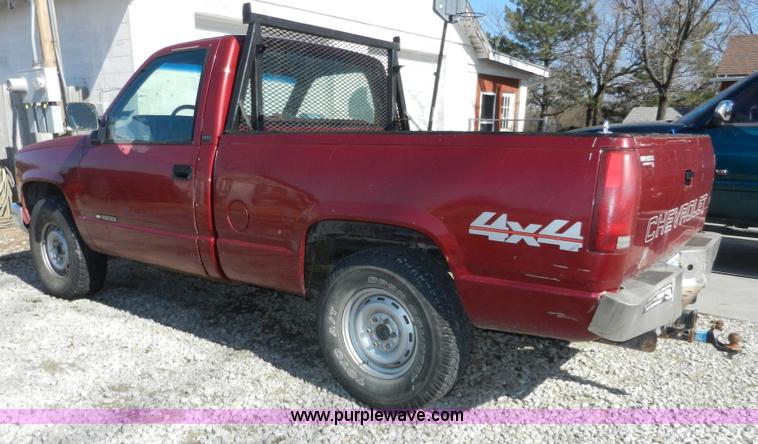 image for item A3918 1992 Chevrolet Cheyenne 1500 pickup truck