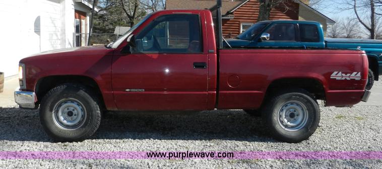 image for item A3918 1992 Chevrolet Cheyenne 1500 pickup truck