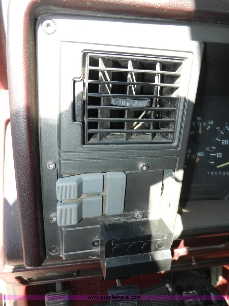 image for item A3918 1992 Chevrolet Cheyenne 1500 pickup truck