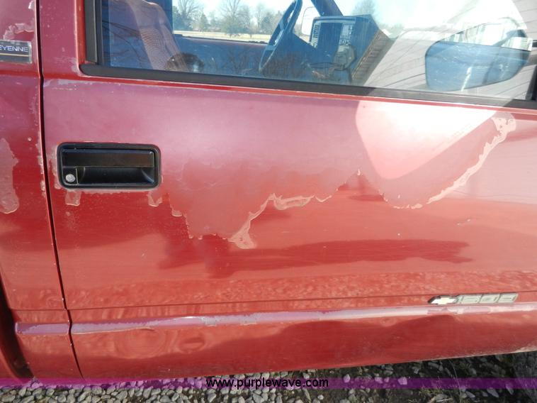 image for item A3918 1992 Chevrolet Cheyenne 1500 pickup truck